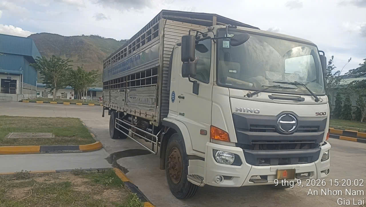 Hino FG chở heo cũ đời 2022 thùng Full inox 304