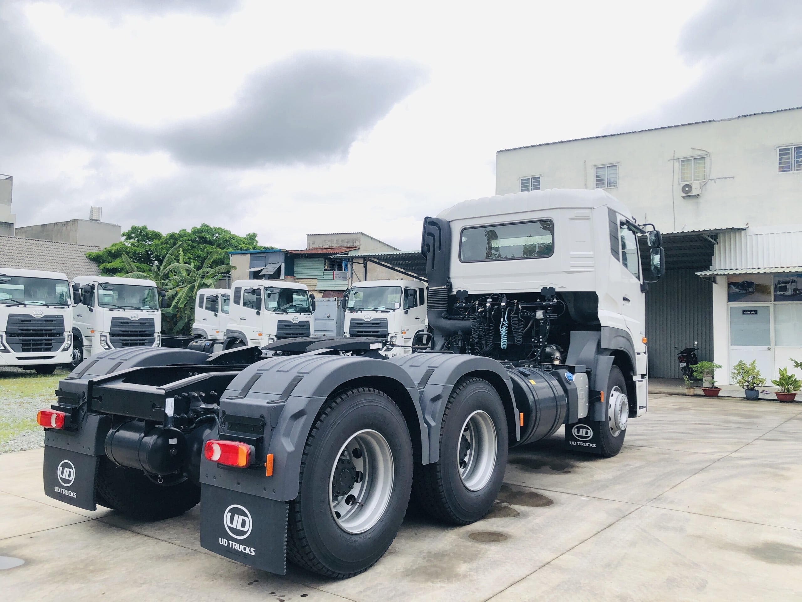 Dau-keo-ud-trucks-350-hp-2023